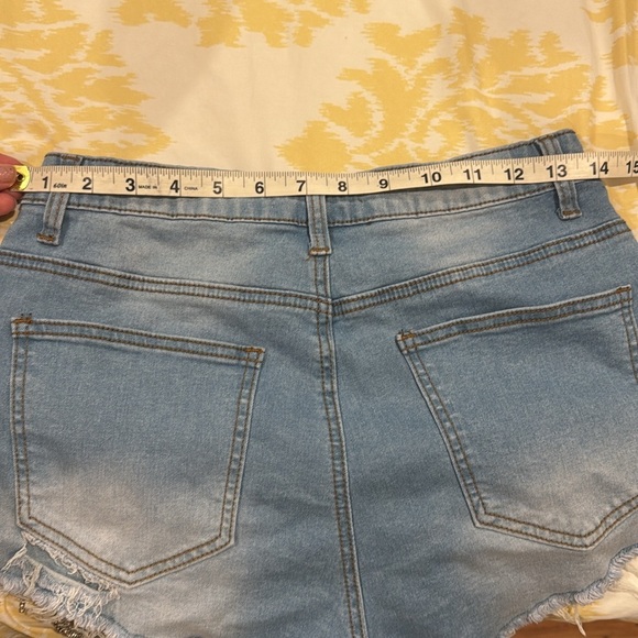 Rhinestone bedazzled Shorts size med - Picture 8 of 8